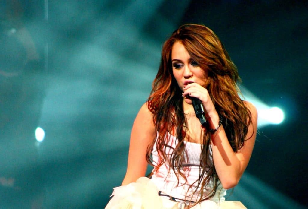 Lirik Lagu Malibu - Miley Cyrus
